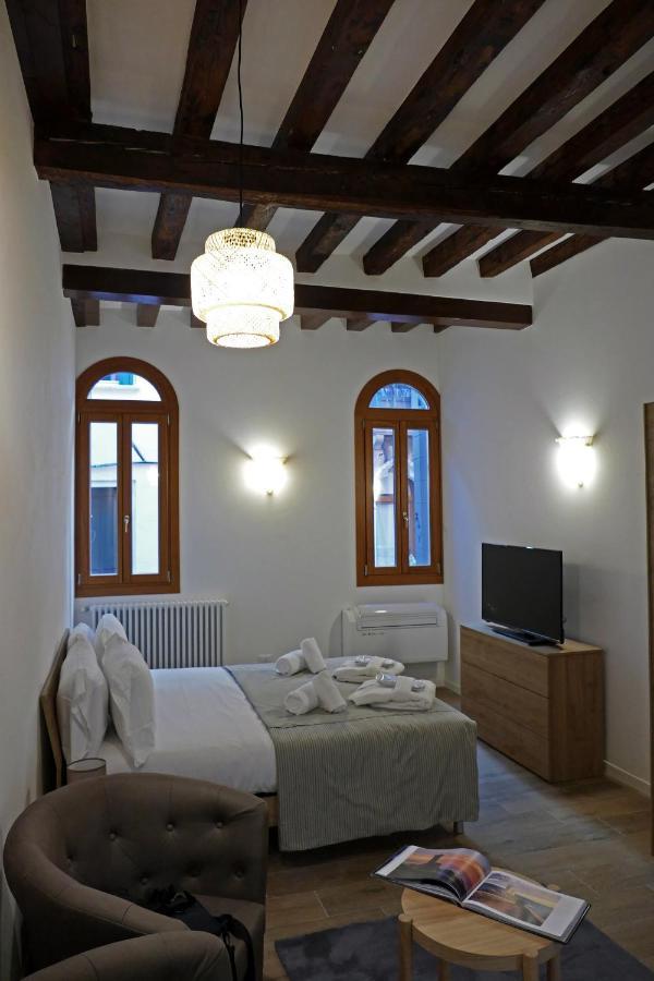 Ecco Apartment *